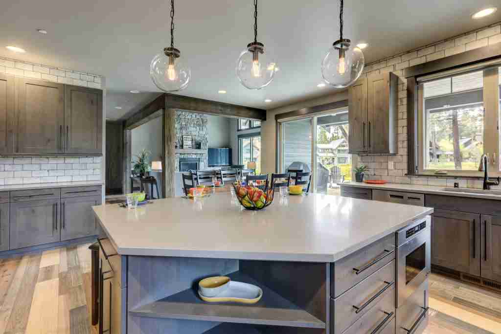 beautiful centre island in kitchen in barrie ontario